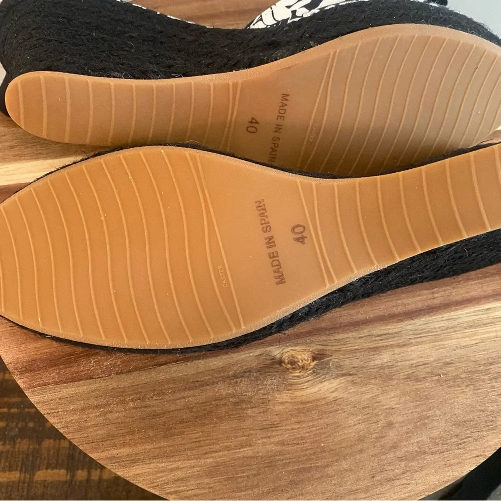 Woman's BURBERRY Floral Black White Espadrille Open Toe Size 40 Ankle Strap